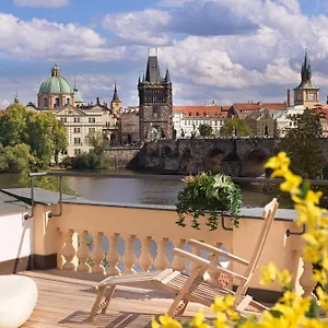 Charles Bridge Apartament Praga